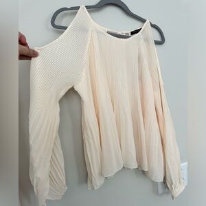 Open shoulder classy top